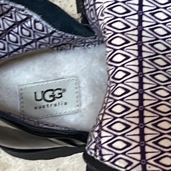 UGG shiny Leather twin Zip Boots SIZE 6 - Picture 9 of 12